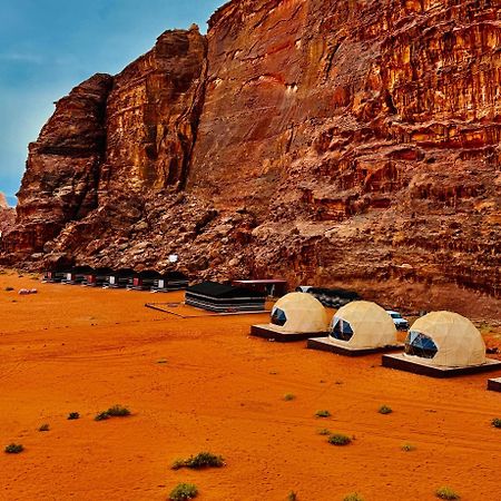 Wadi Rum Bubble Camp & Tour エクステリア 写真