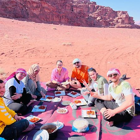 Wadi Rum Bubble Camp & Tour エクステリア 写真