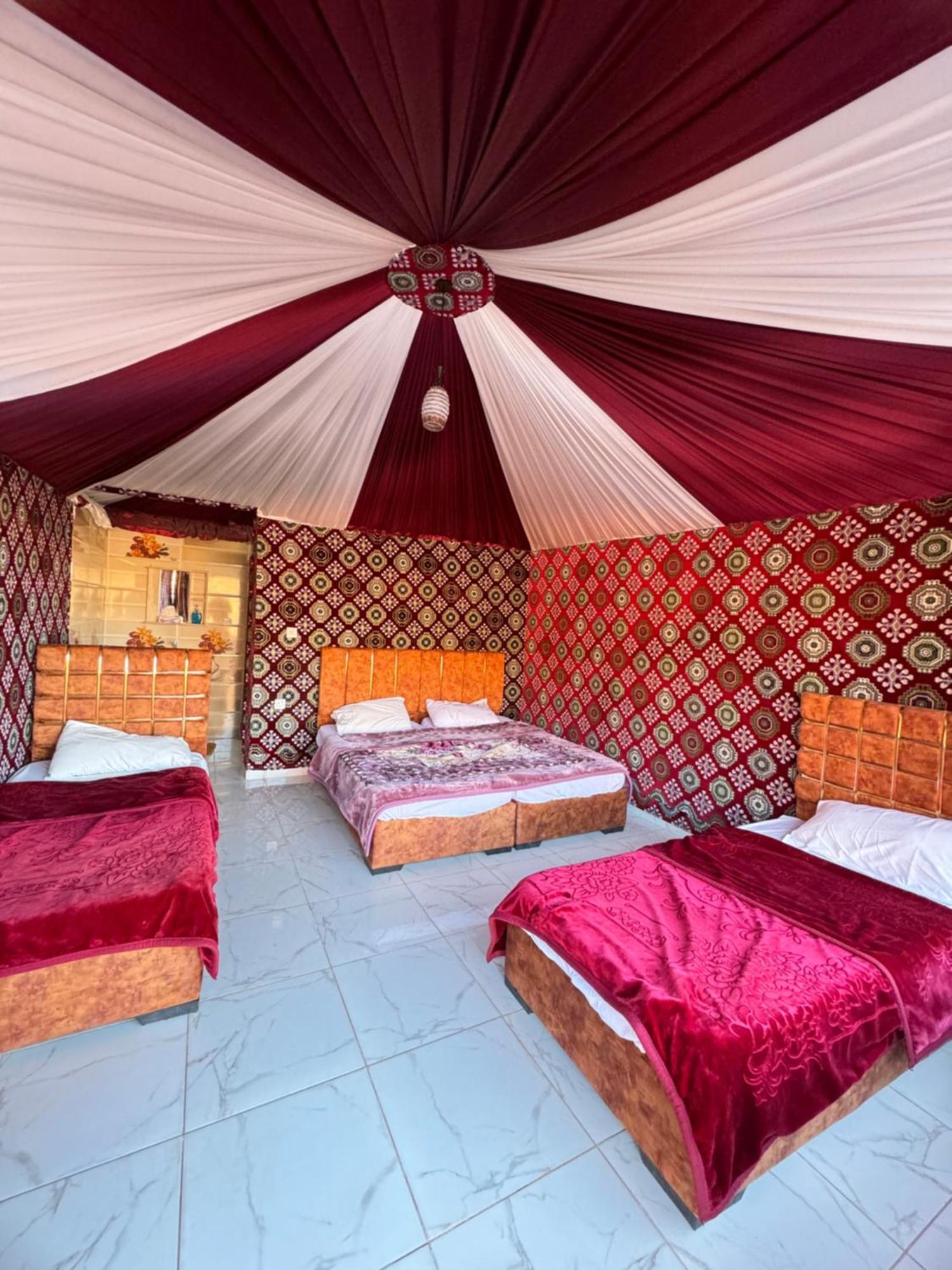 Wadi Rum Bubble Camp & Tour エクステリア 写真