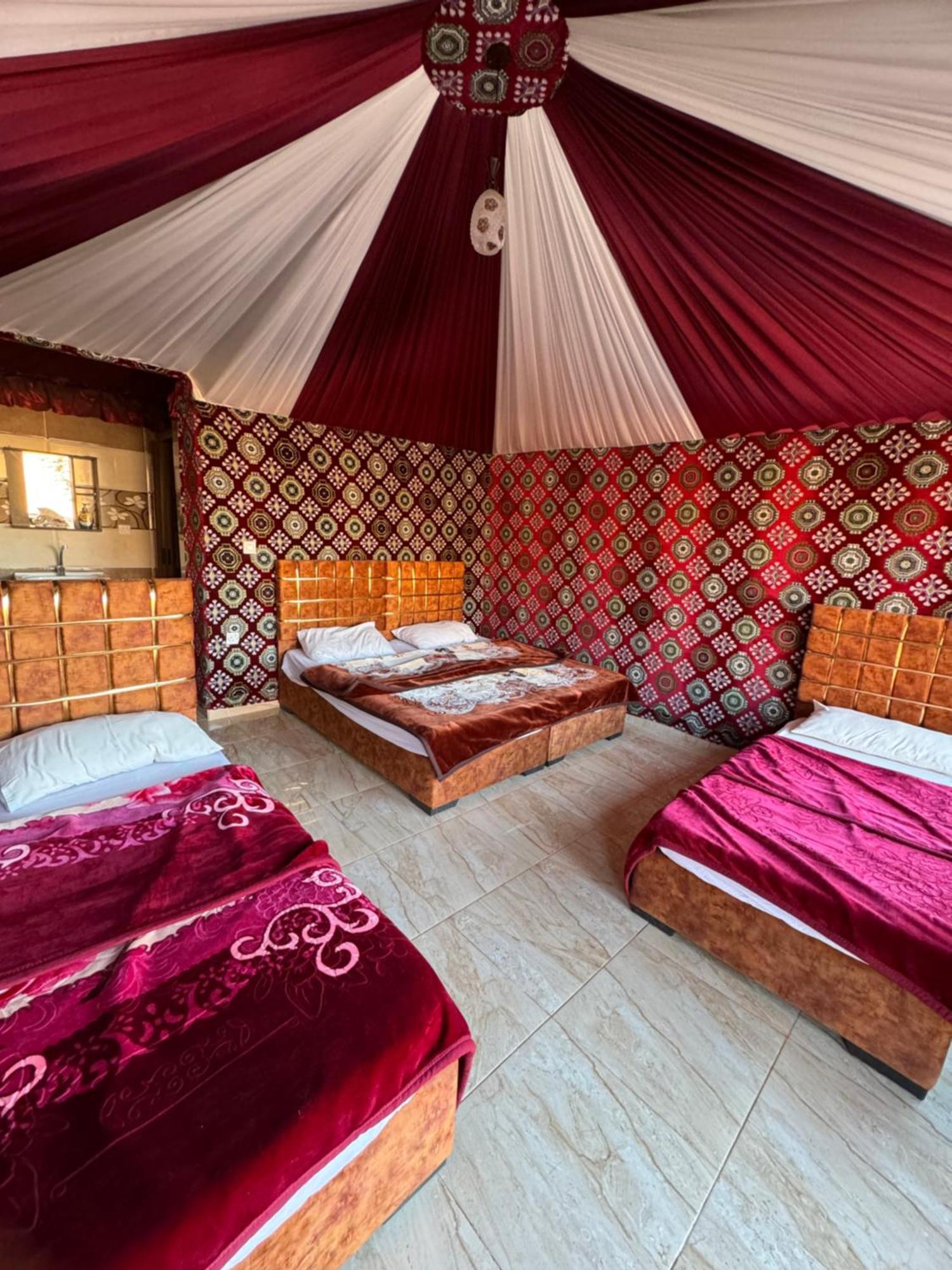 Wadi Rum Bubble Camp & Tour エクステリア 写真