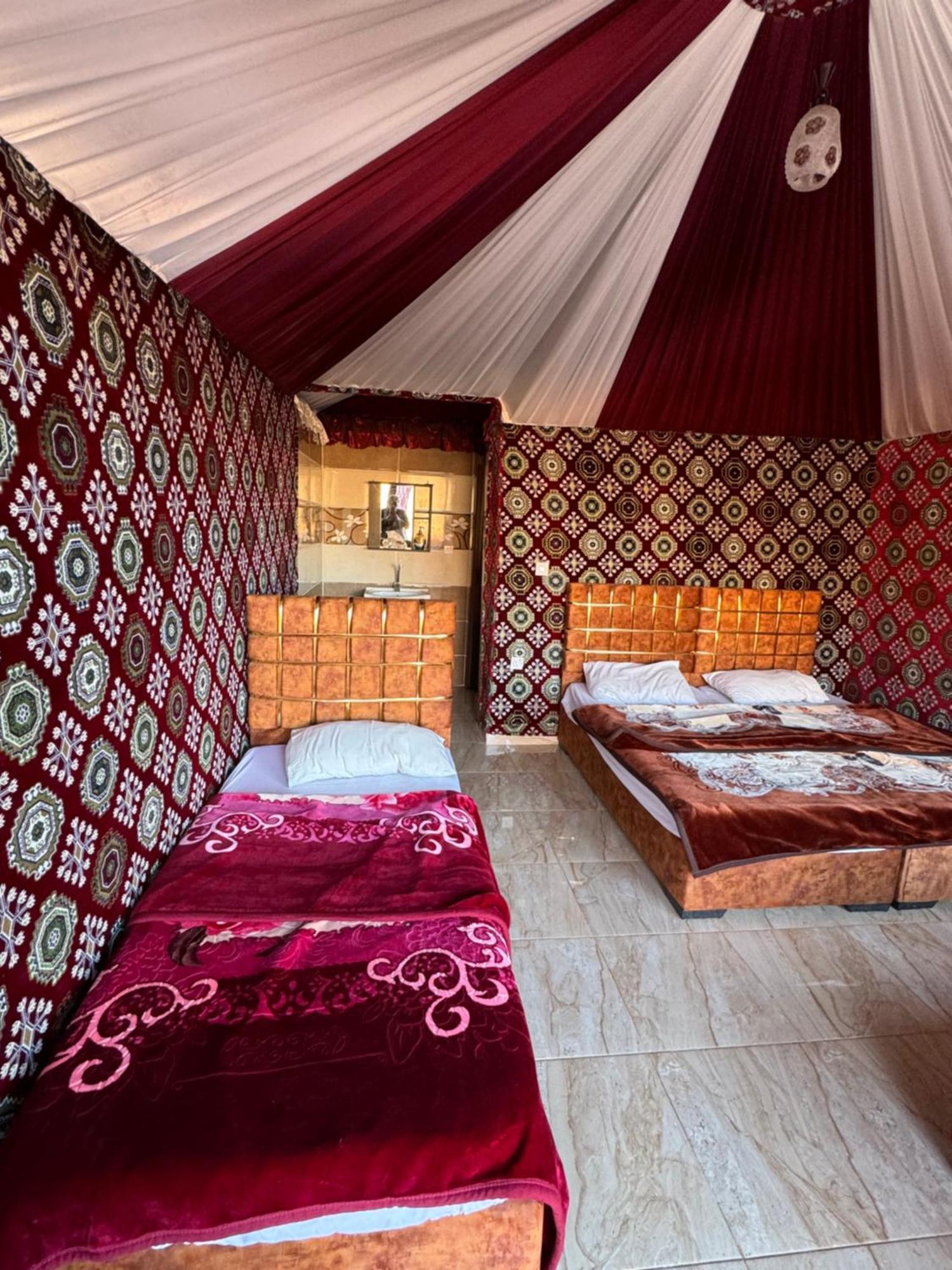 Wadi Rum Bubble Camp & Tour エクステリア 写真