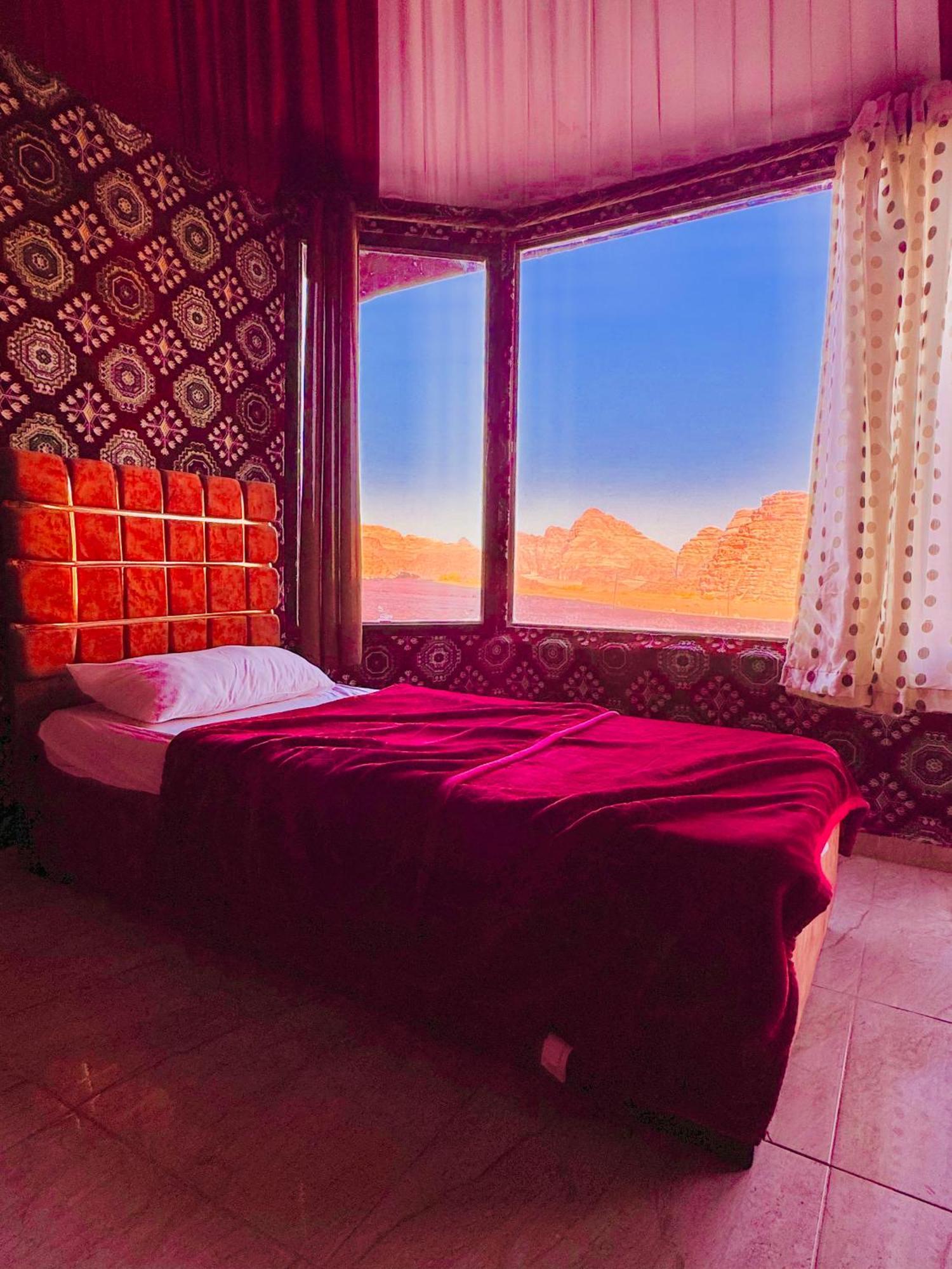 Wadi Rum Bubble Camp & Tour エクステリア 写真