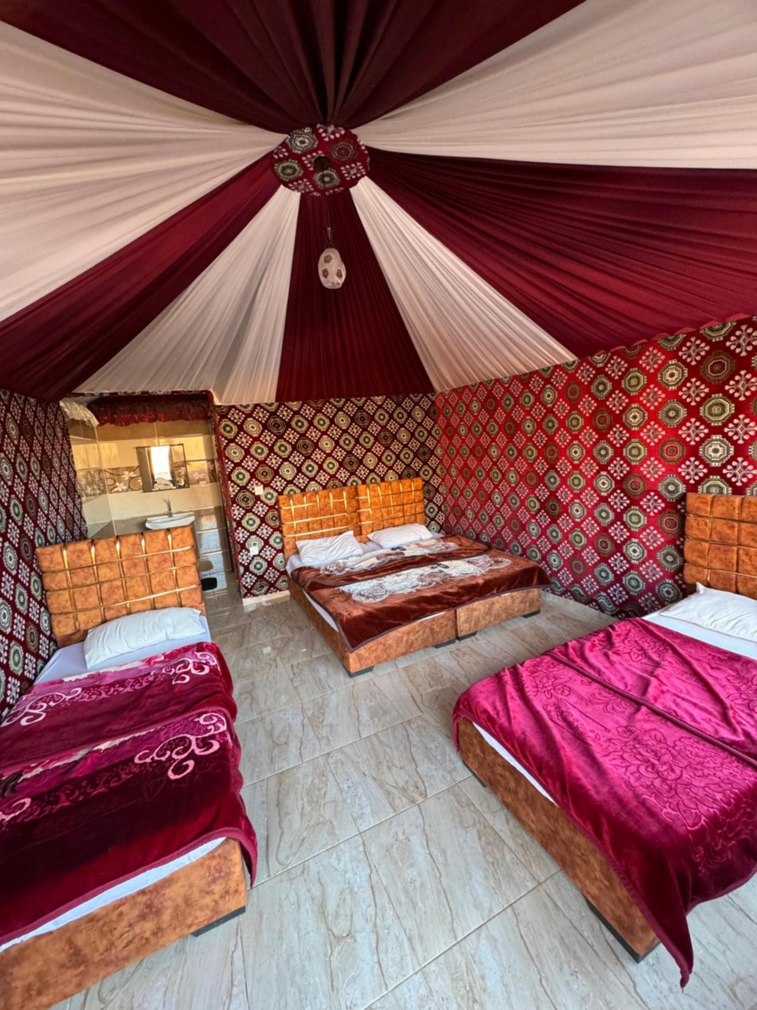 Wadi Rum Bubble Camp & Tour エクステリア 写真
