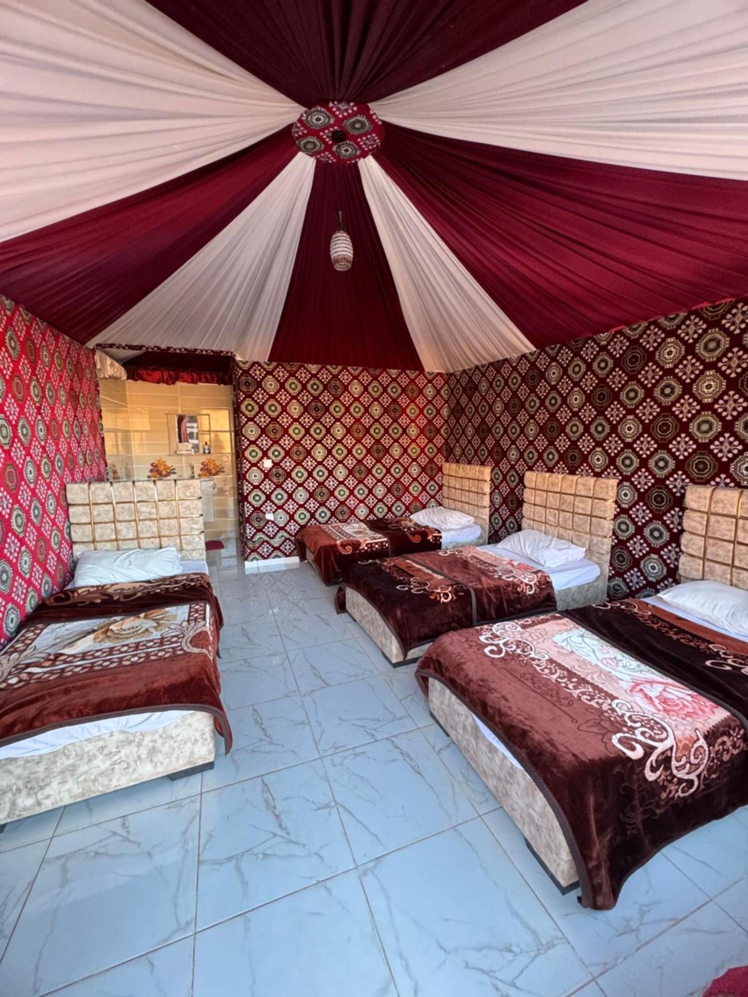 Wadi Rum Bubble Camp & Tour エクステリア 写真
