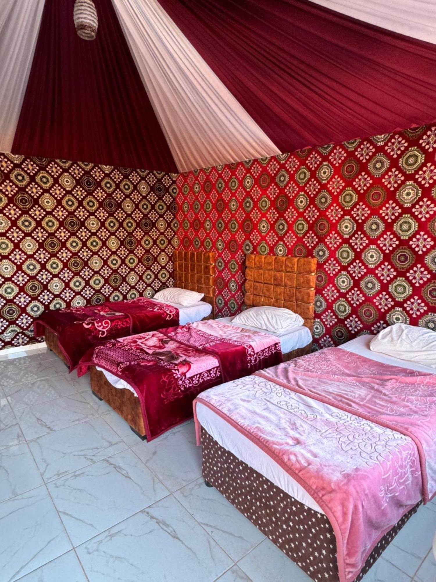Wadi Rum Bubble Camp & Tour エクステリア 写真