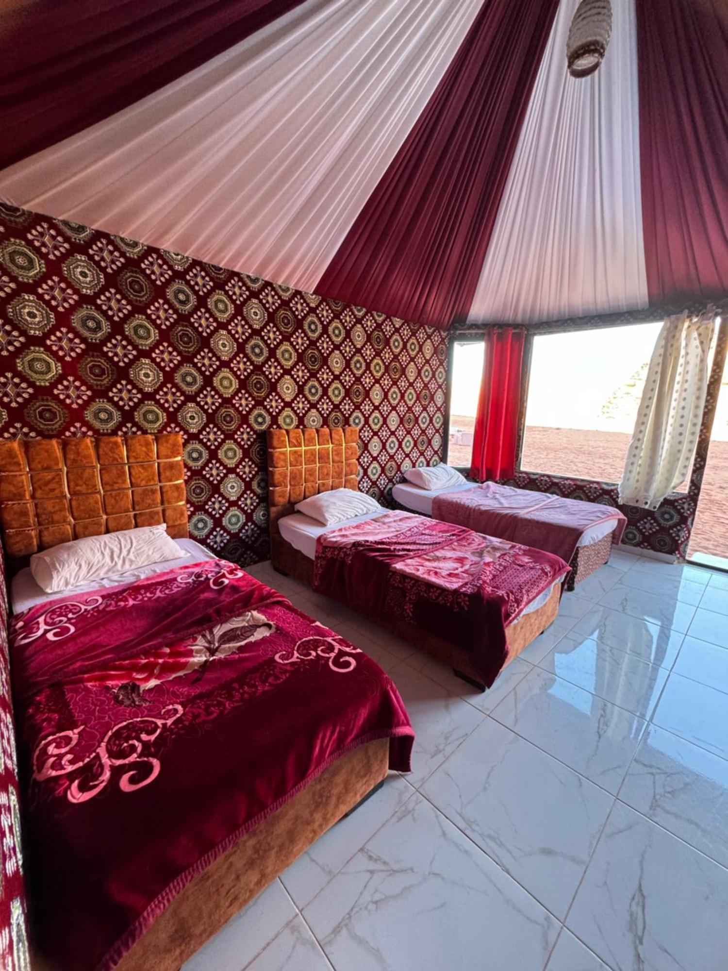 Wadi Rum Bubble Camp & Tour エクステリア 写真