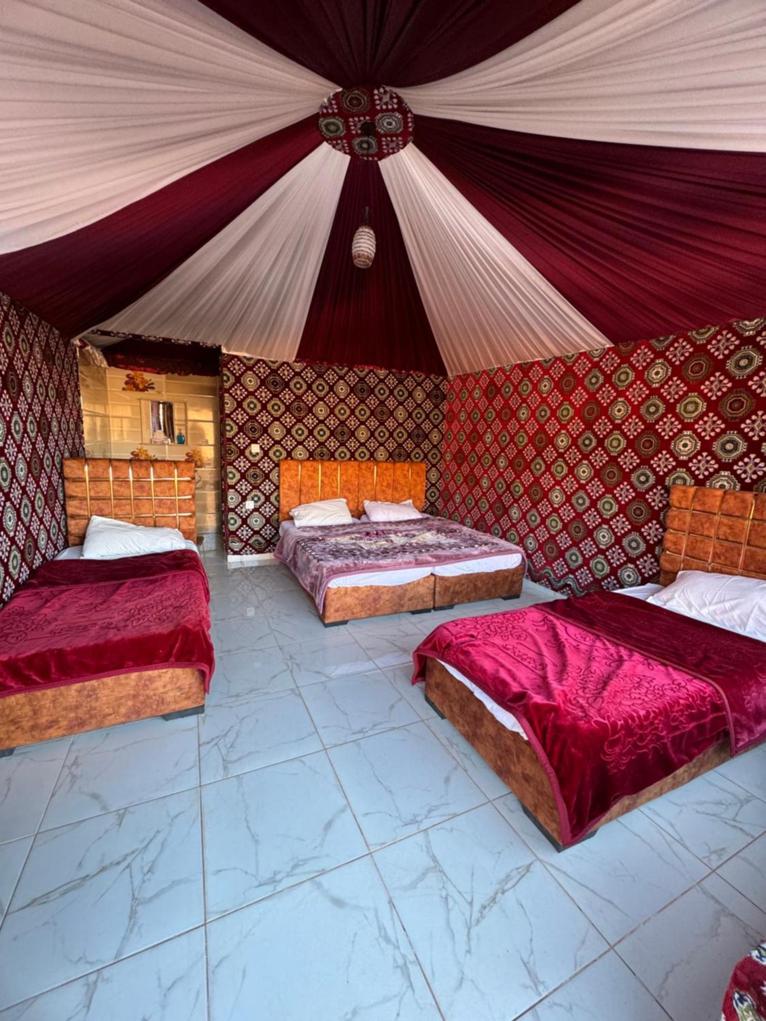 Wadi Rum Bubble Camp & Tour エクステリア 写真
