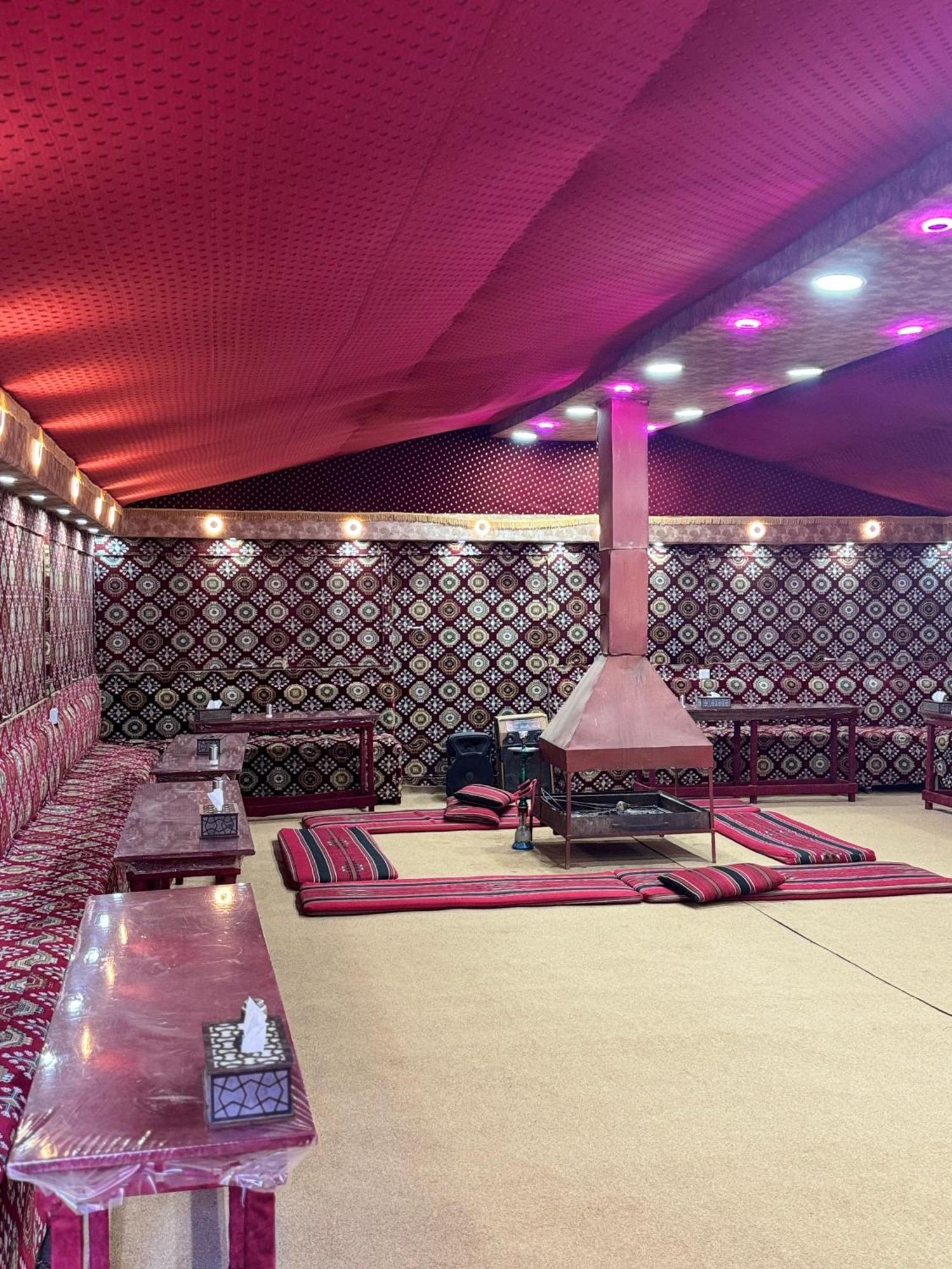 Wadi Rum Bubble Camp & Tour エクステリア 写真