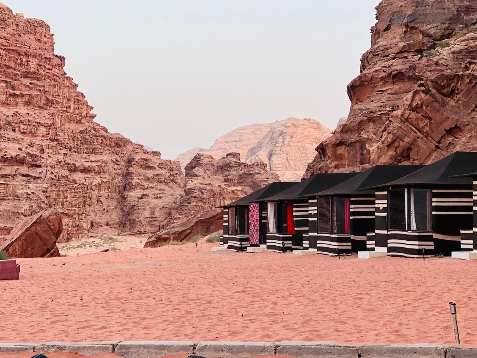 Wadi Rum Bubble Camp & Tour エクステリア 写真