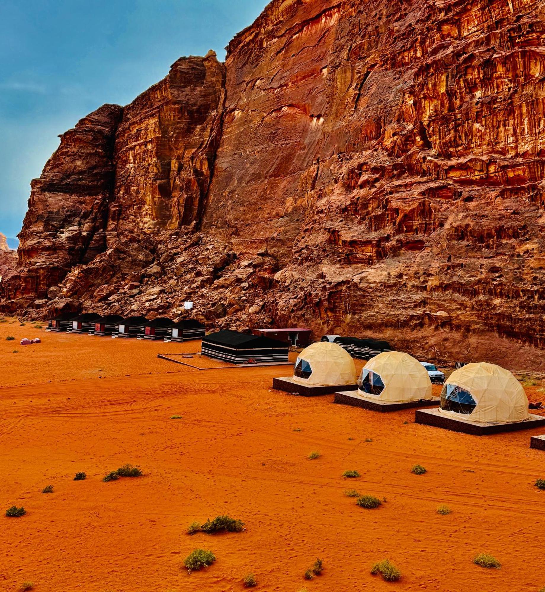 Wadi Rum Bubble Camp & Tour エクステリア 写真