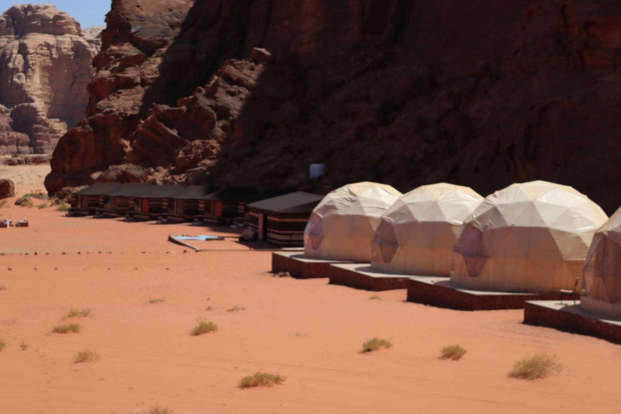 Wadi Rum Bubble Camp & Tour エクステリア 写真