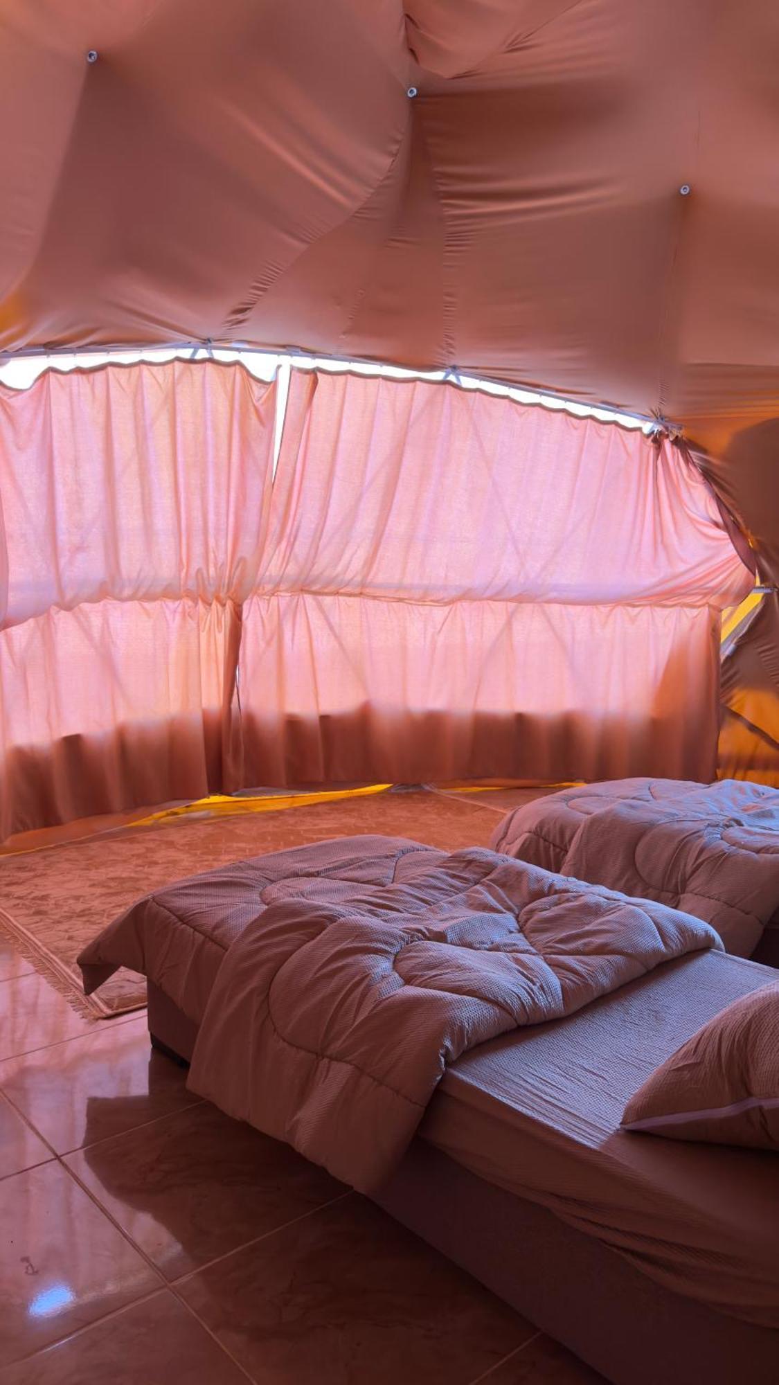 Wadi Rum Bubble Camp & Tour エクステリア 写真