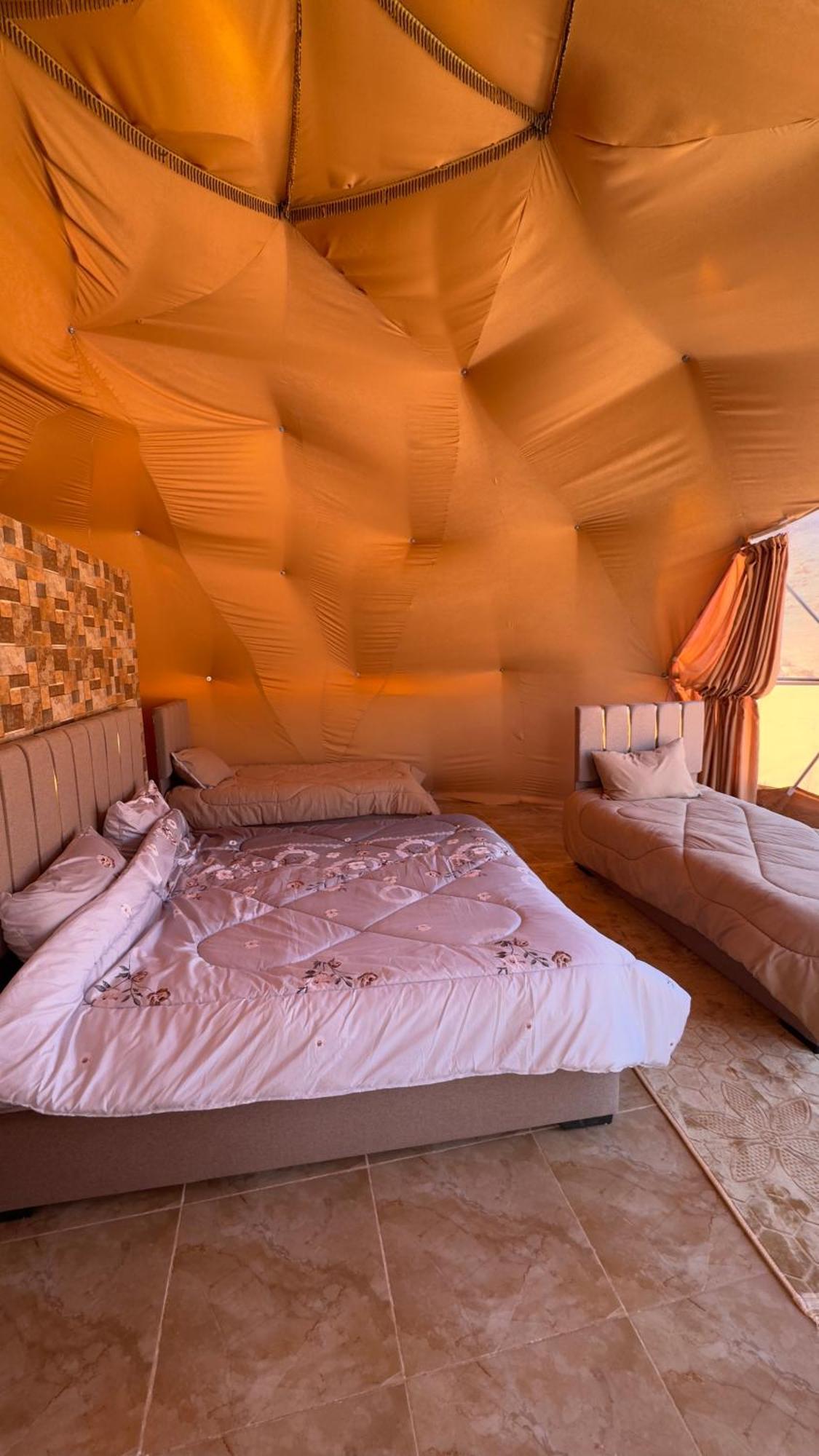 Wadi Rum Bubble Camp & Tour エクステリア 写真