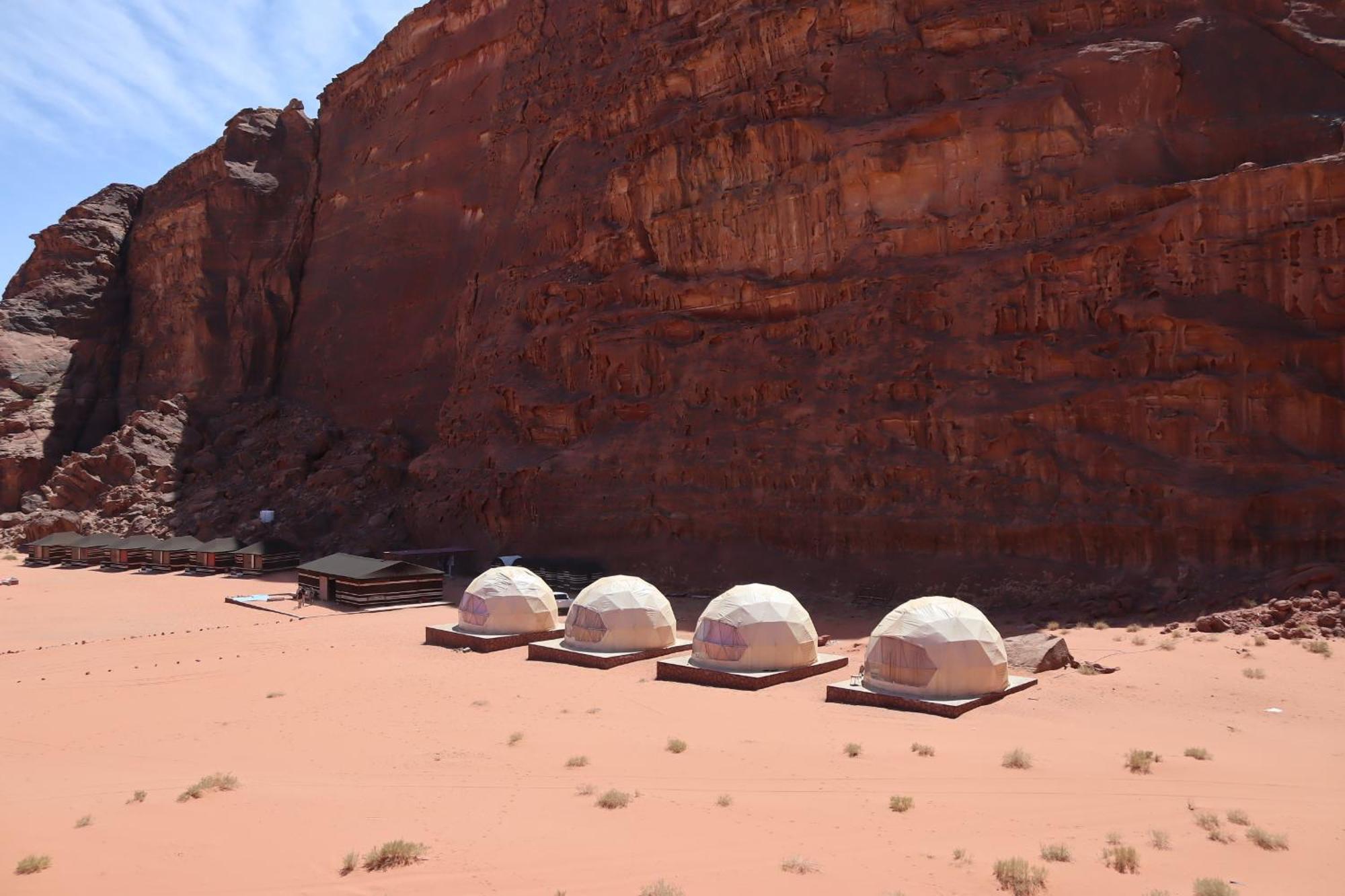 Wadi Rum Bubble Camp & Tour エクステリア 写真