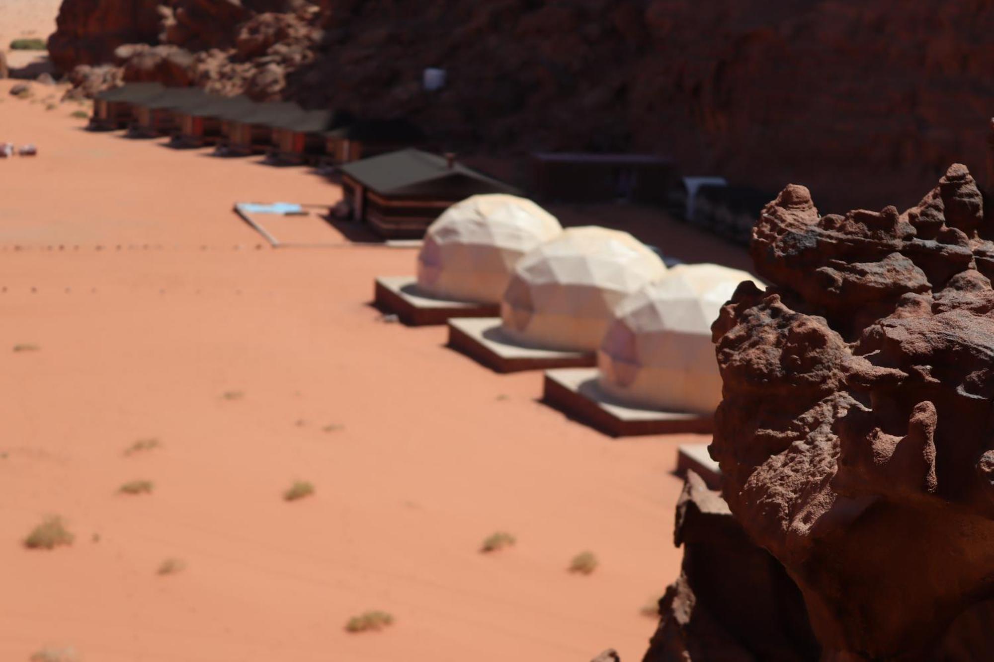 Wadi Rum Bubble Camp & Tour エクステリア 写真