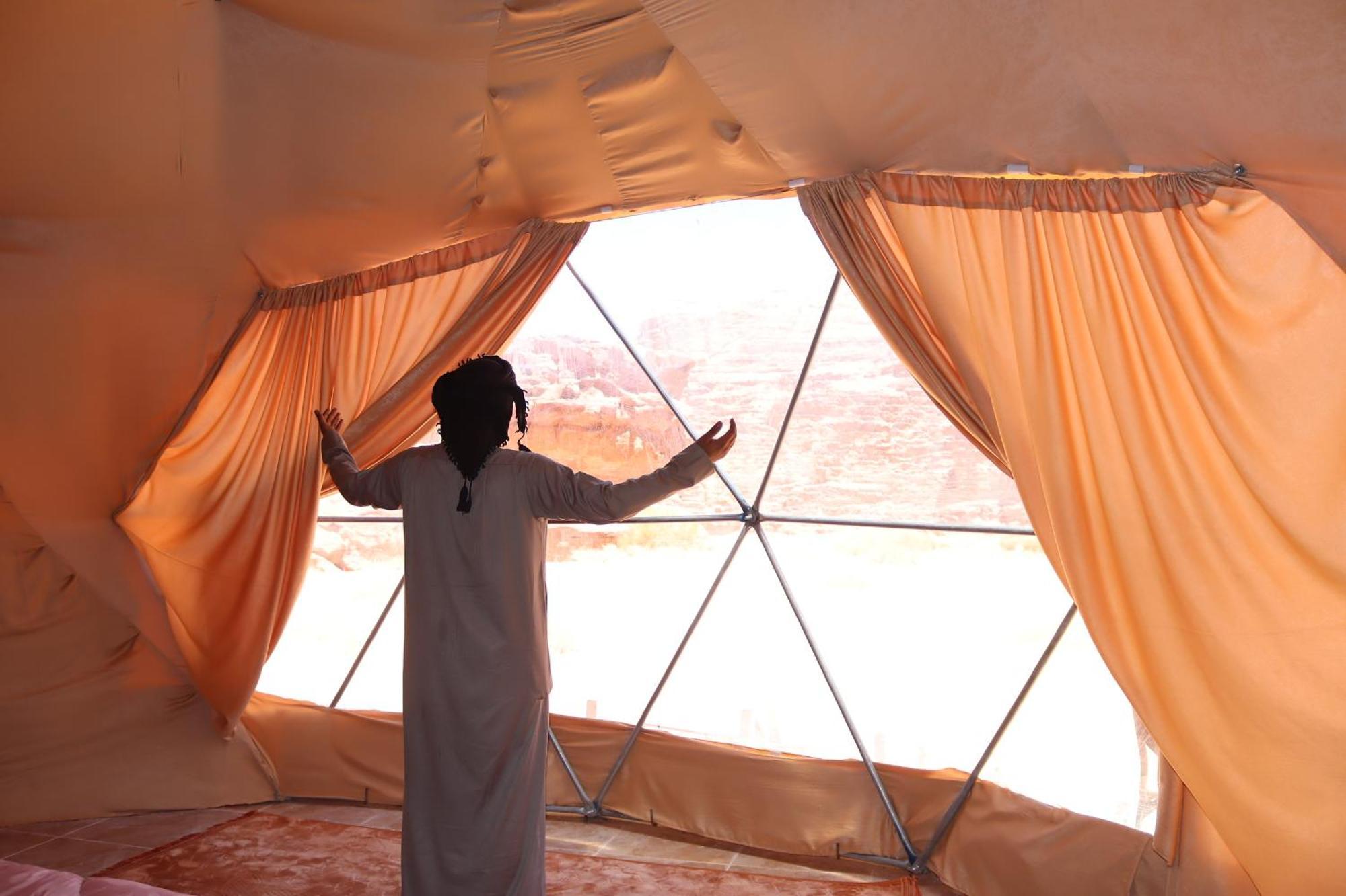 Wadi Rum Bubble Camp & Tour エクステリア 写真