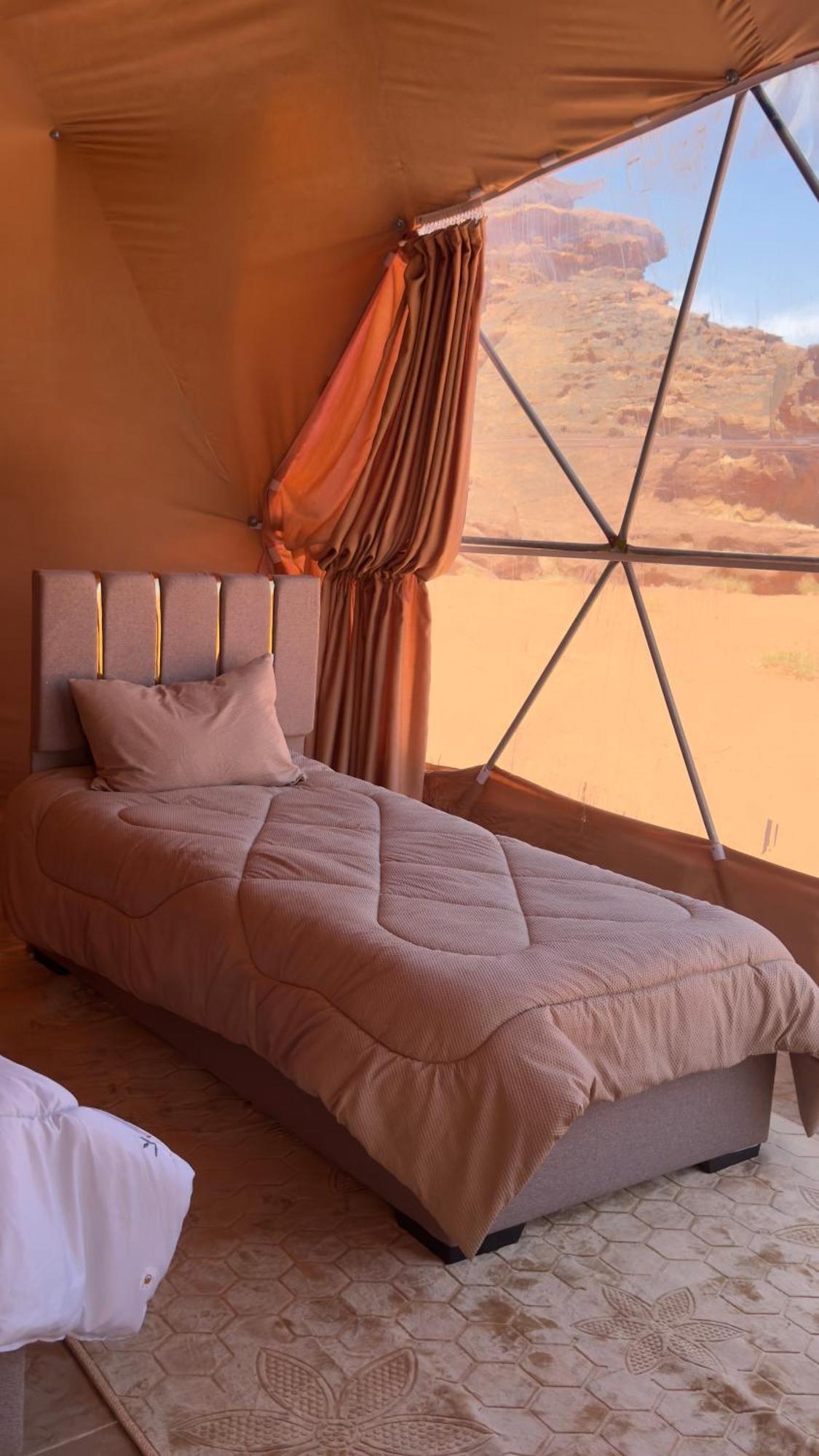 Wadi Rum Bubble Camp & Tour エクステリア 写真