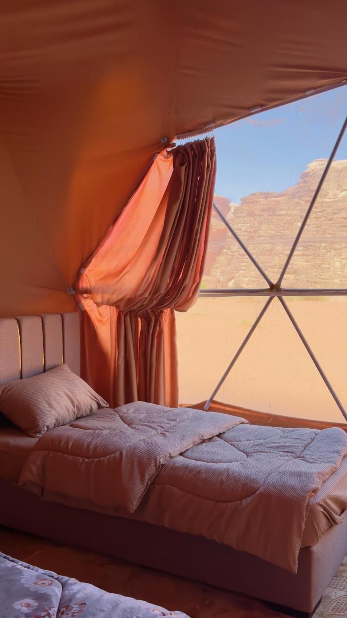 Wadi Rum Bubble Camp & Tour エクステリア 写真