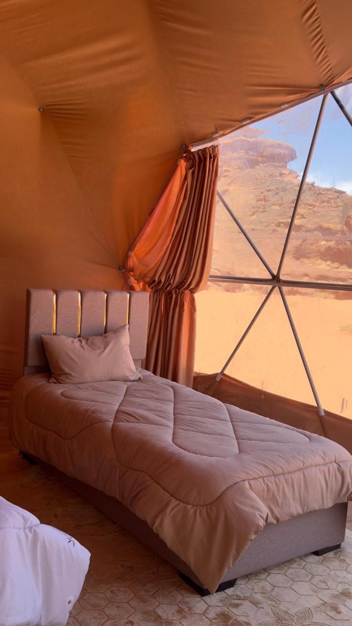 Wadi Rum Bubble Camp & Tour エクステリア 写真