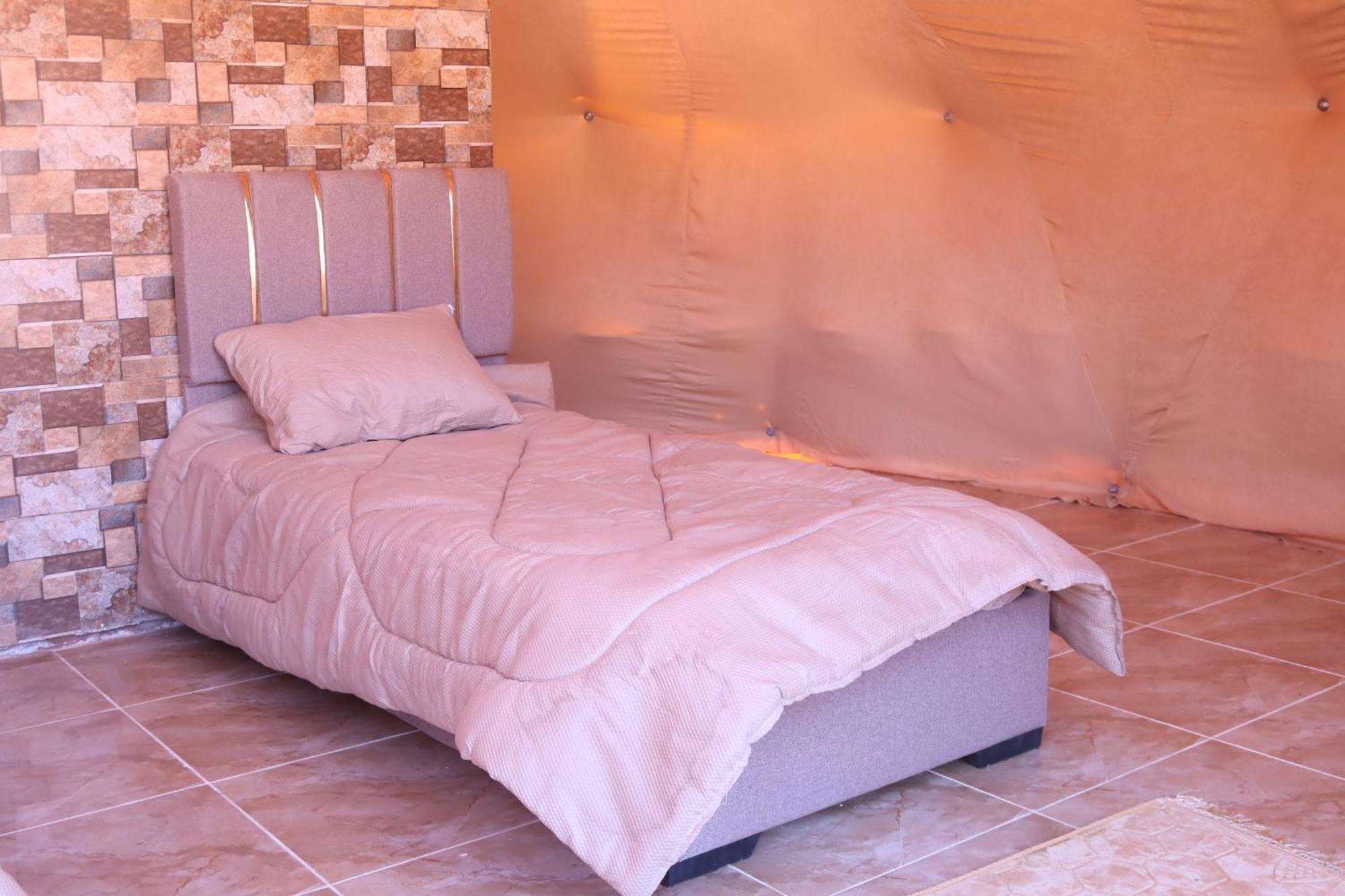 Wadi Rum Bubble Camp & Tour エクステリア 写真