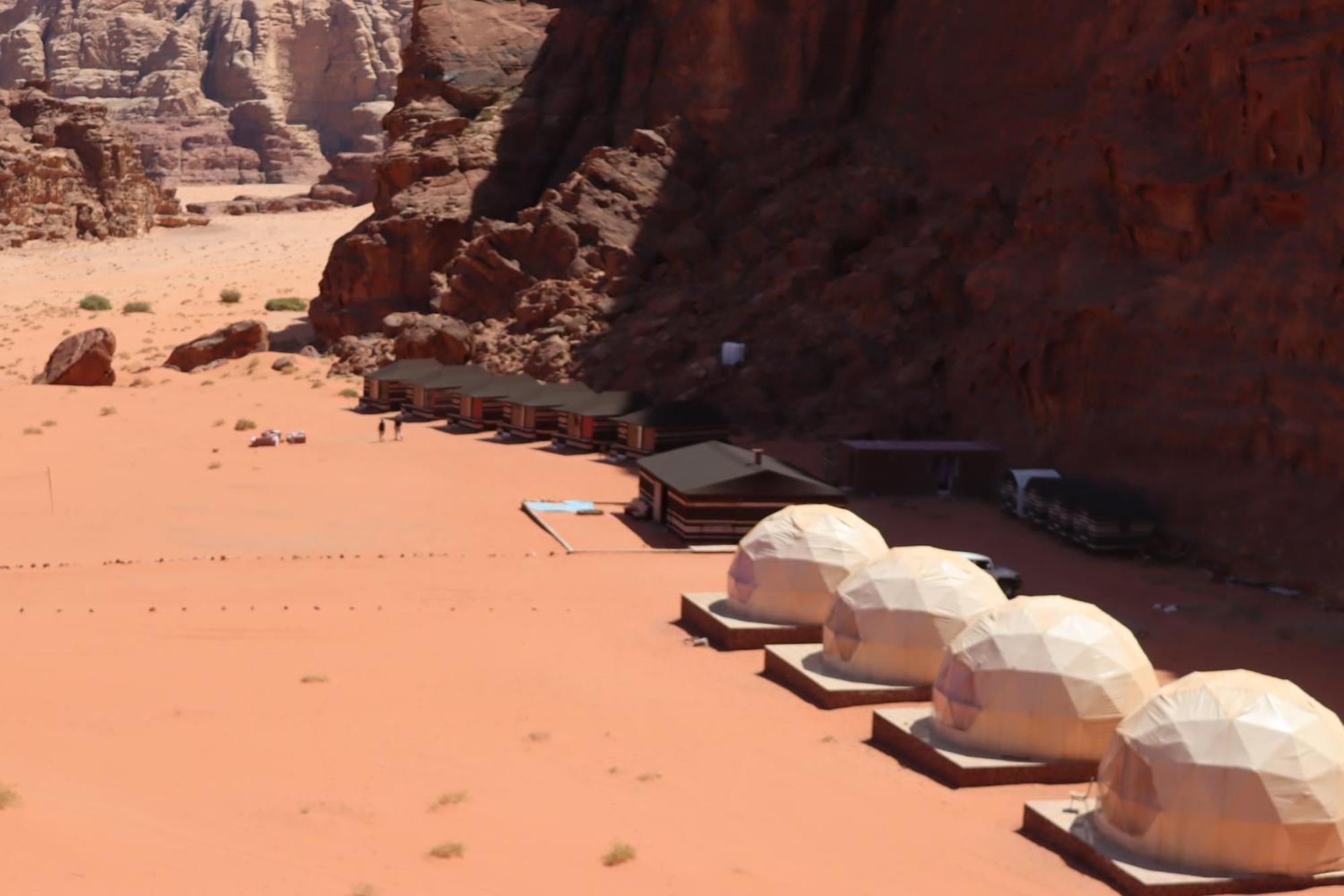 Wadi Rum Bubble Camp & Tour エクステリア 写真