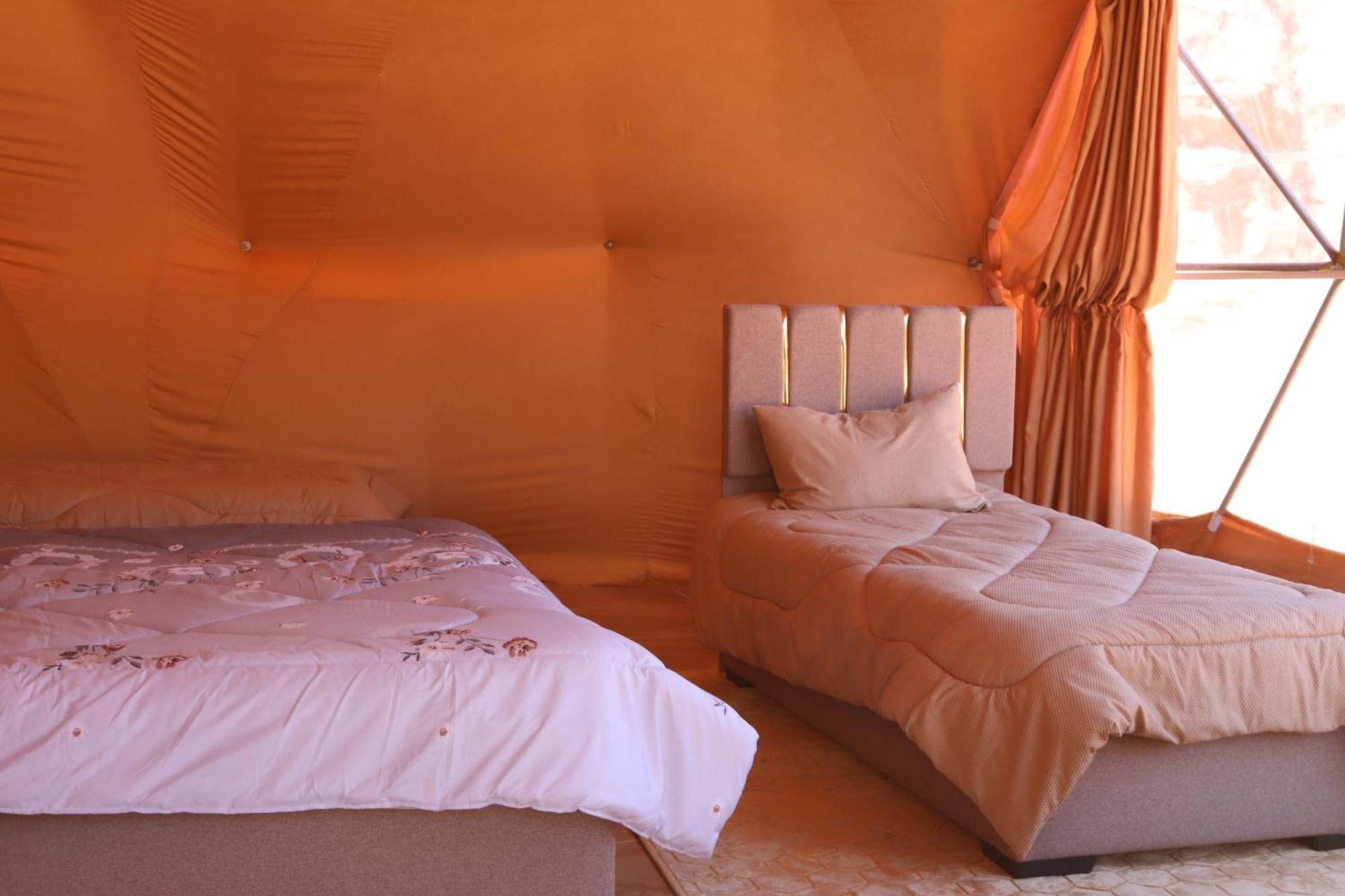 Wadi Rum Bubble Camp & Tour エクステリア 写真