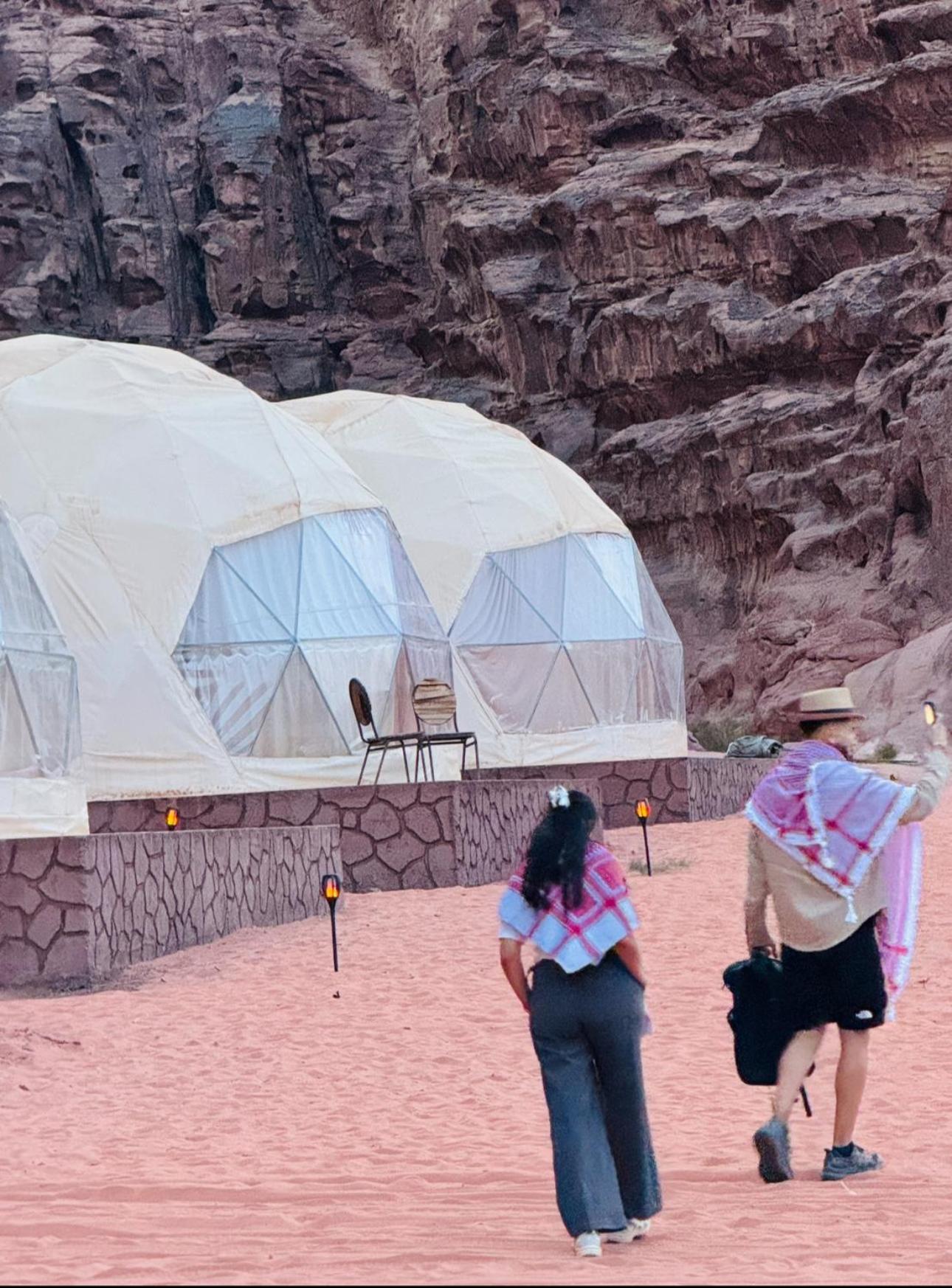Wadi Rum Bubble Camp & Tour エクステリア 写真